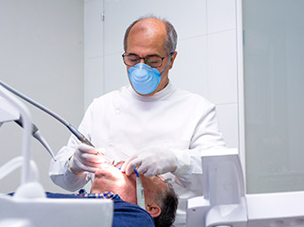 30 años de experiencia en tratamientos dentales