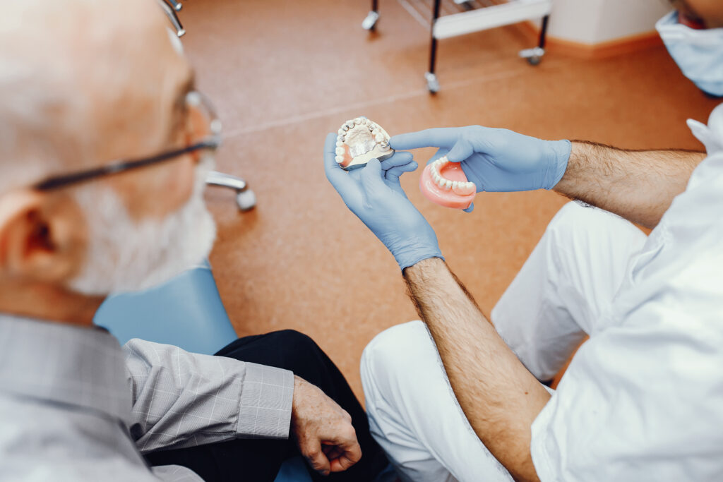 protesis dentales o implantes
